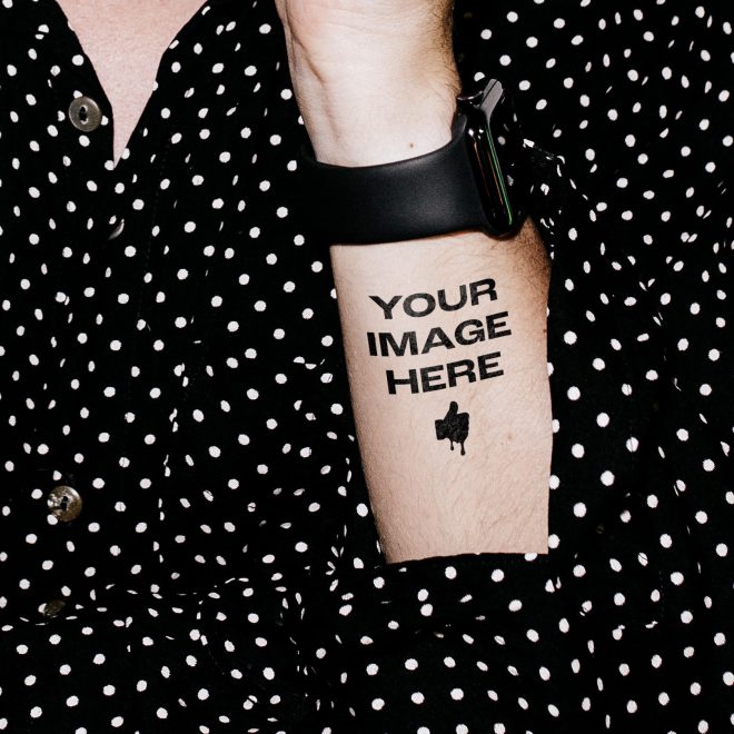 Tatuering på arm, armtatuering med Like ink symbol och text Your Logo Here.
